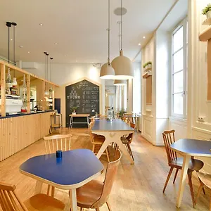  Hostel Away Hostel&coffee Shop